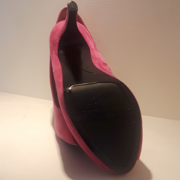 Heels - Picture 3 of 4